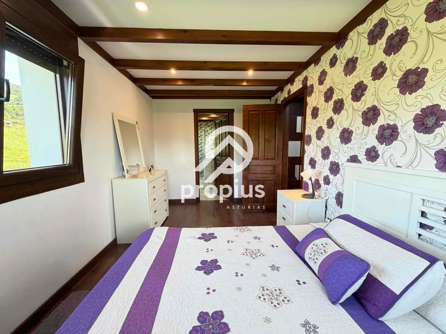 Dormitori de Casa o xalet en venda en Sariego amb Calefacció, Parquet i Traster