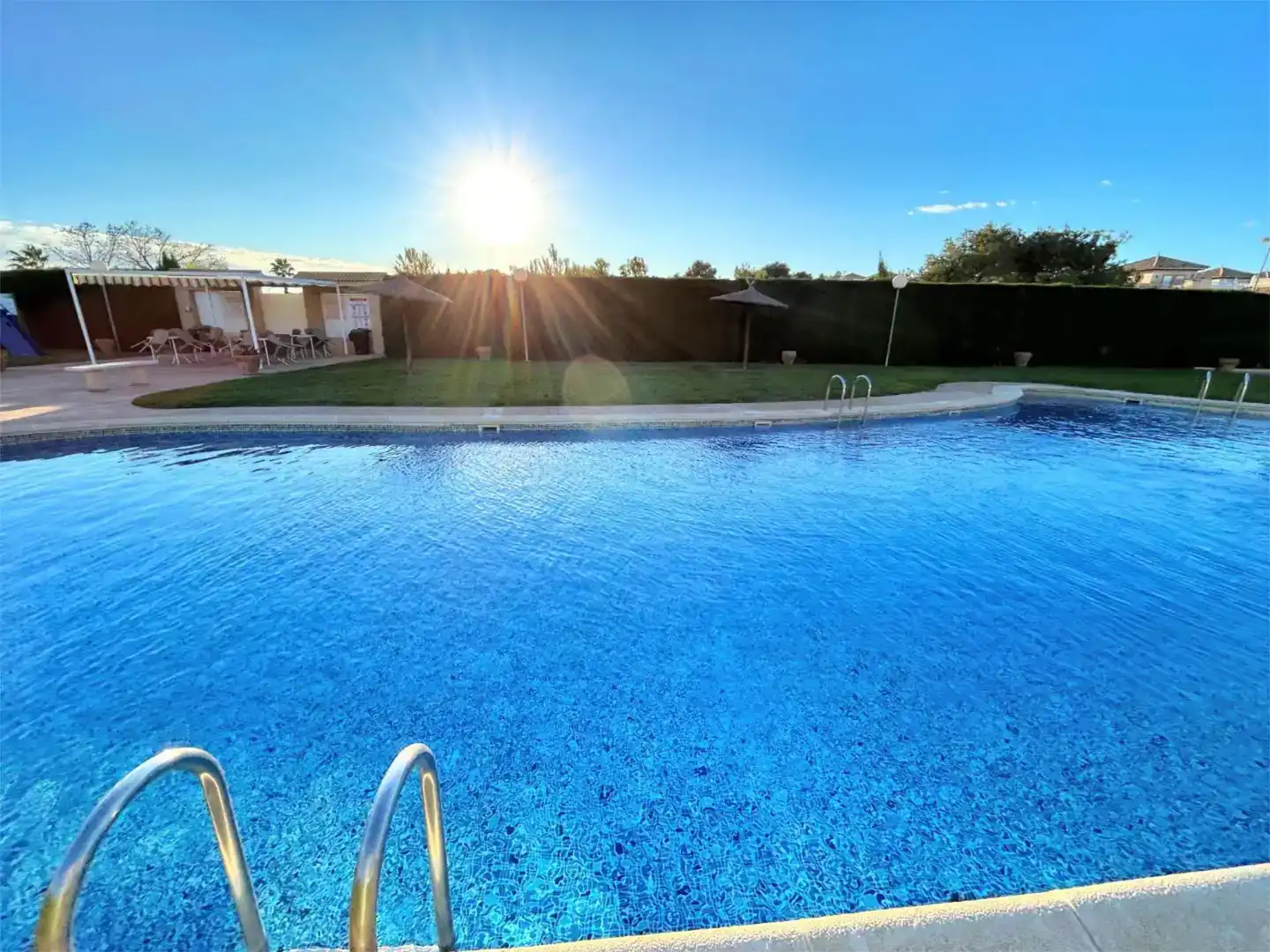 Piscina de Casa adosada en venda en Orihuela amb Aire condicionat, Jardí privat i Piscina