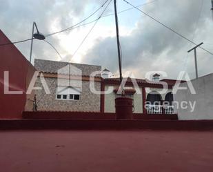 Vista exterior de Casa o xalet en venda en Algeciras amb Terrassa