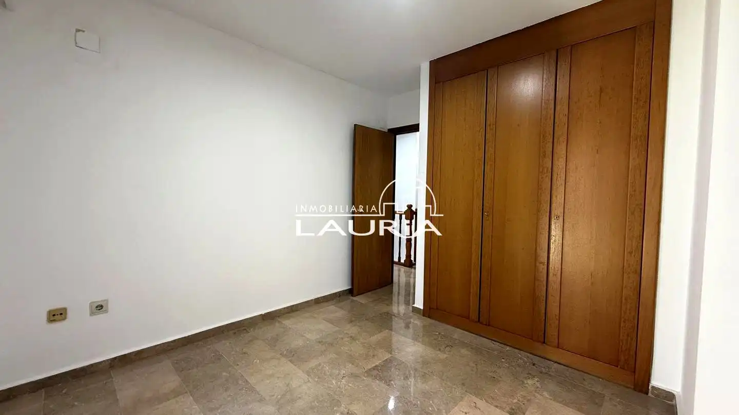 Maisonette zur Miete in Avinguda de l'Institut Obrer de València, Ciutat de les Ciències i de les Arts - Justicia