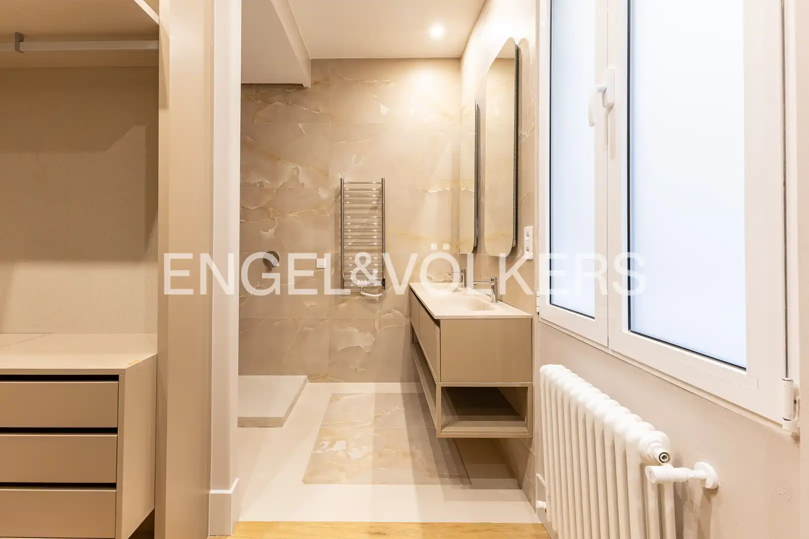 Badezimmer von Wohnung zum Verkauf in Madrid mit Klimaanlage, Heizung und Balkon