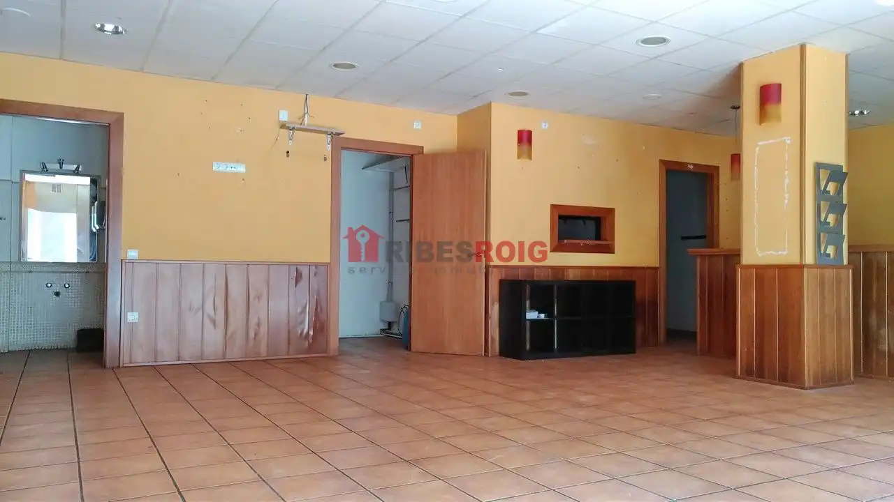 Local commercial à vendre à Carles Buigas