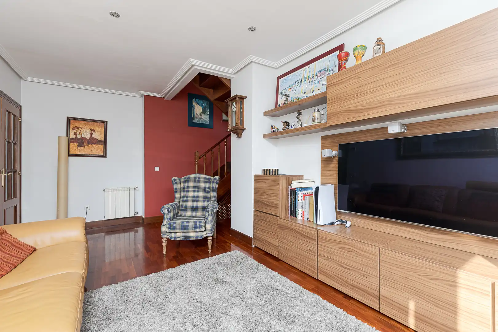 Sala d'estar de Dúplex en venda en Donostia - San Sebastián  amb Calefacció, Jardí privat i Parquet