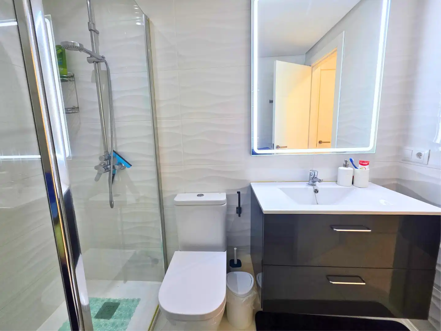 Bany de Apartament en venda en Manilva amb Aire condicionat, Calefacció i Terrassa