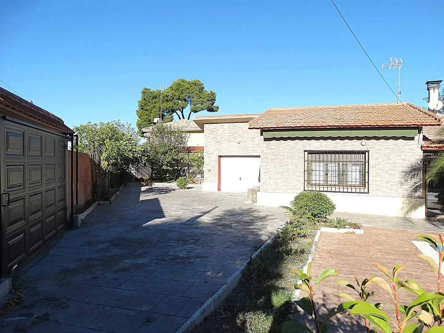 Vista exterior de Casa o chalet en venta en Arganda del Rey con Aire acondicionado, Calefacción y Jardín privado