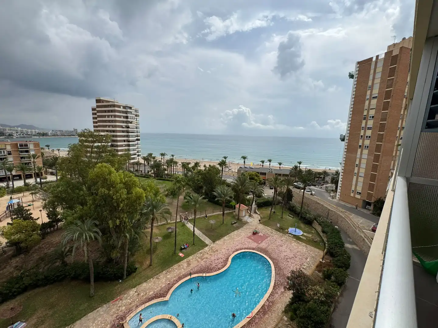 Piscina de Apartament de lloguer en El Campello amb Aire condicionat, Calefacció i Moblat