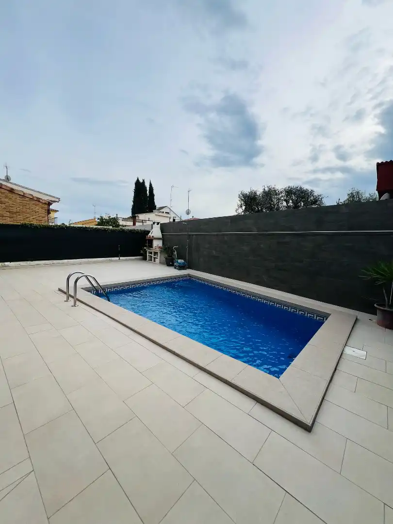 Piscina de Casa o xalet en venda en Pineda de Mar amb Aire condicionat, Calefacció i Jardí privat