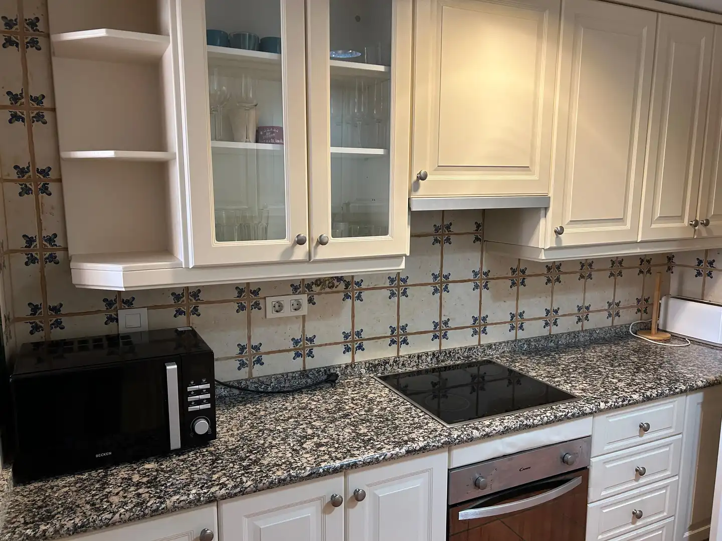 Cuina de Apartament de lloguer en Estepona amb Aire condicionat, Moblat i Internet