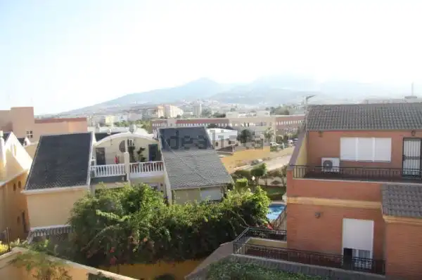 Vista exterior de Casa adosada en venta en Melilla con Aire acondicionado, Jardín privado y Parquet