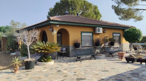 Chalet unifamiliar en venta en Carmona