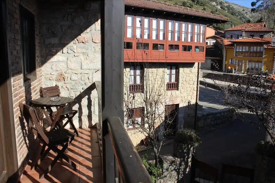 Vista exterior de Casa o xalet en venda en Peñamellera Baja amb Calefacció, Moblat i Internet