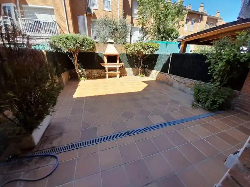 Terrassa de Casa adosada en venda en Olot amb Calefacció, Moblat i Balcó