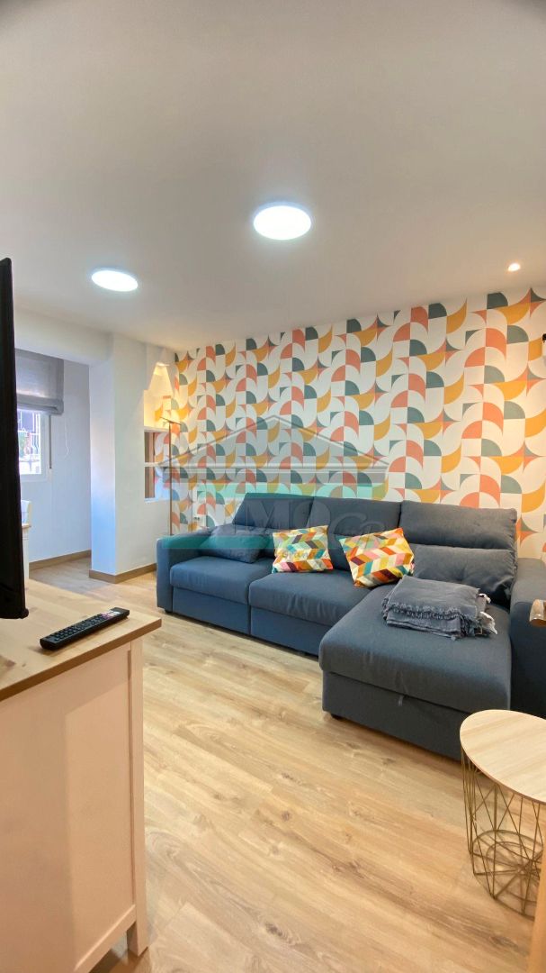 Living room of Flat to rent in  Granada Capital  with Air Conditioner, Furnished and Microwave