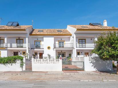 Vista exterior de Casa o xalet en venda en Marbella amb Aire condicionat i Terrassa