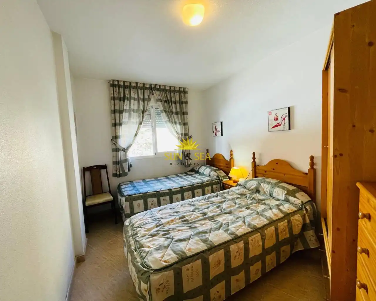 Habitación de Apartamento de alquiler en Torrevieja con Aire acondicionado, Calefacción y Piscina