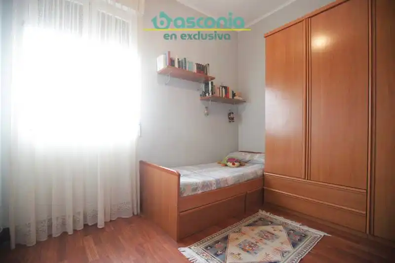 Bedroom of Flat for sale in Centro - Ariz - Uribarri