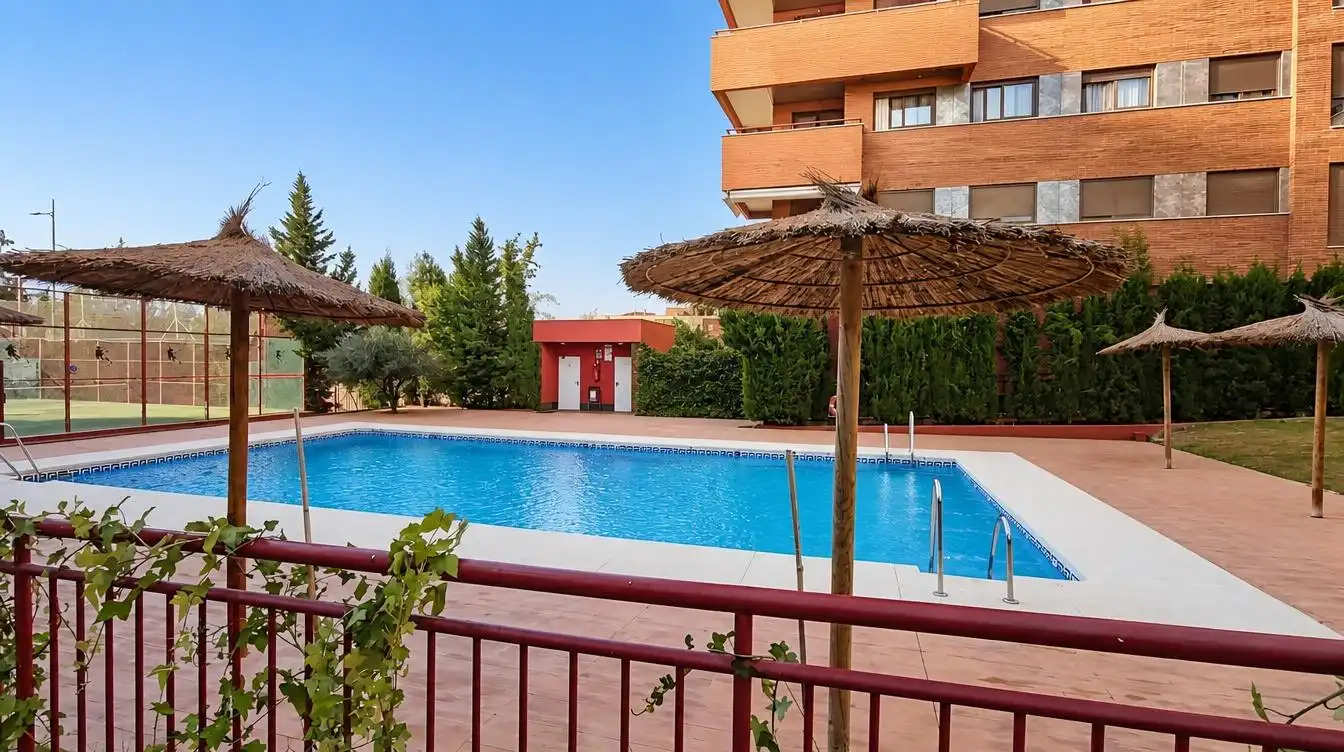 Swimming pool of Flat for rent in Granada  with Air Conditioner, Heating and Private garden
