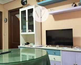 Living room of Flat for sale in Salamanca Capital  with Heating, Furnished and Oven