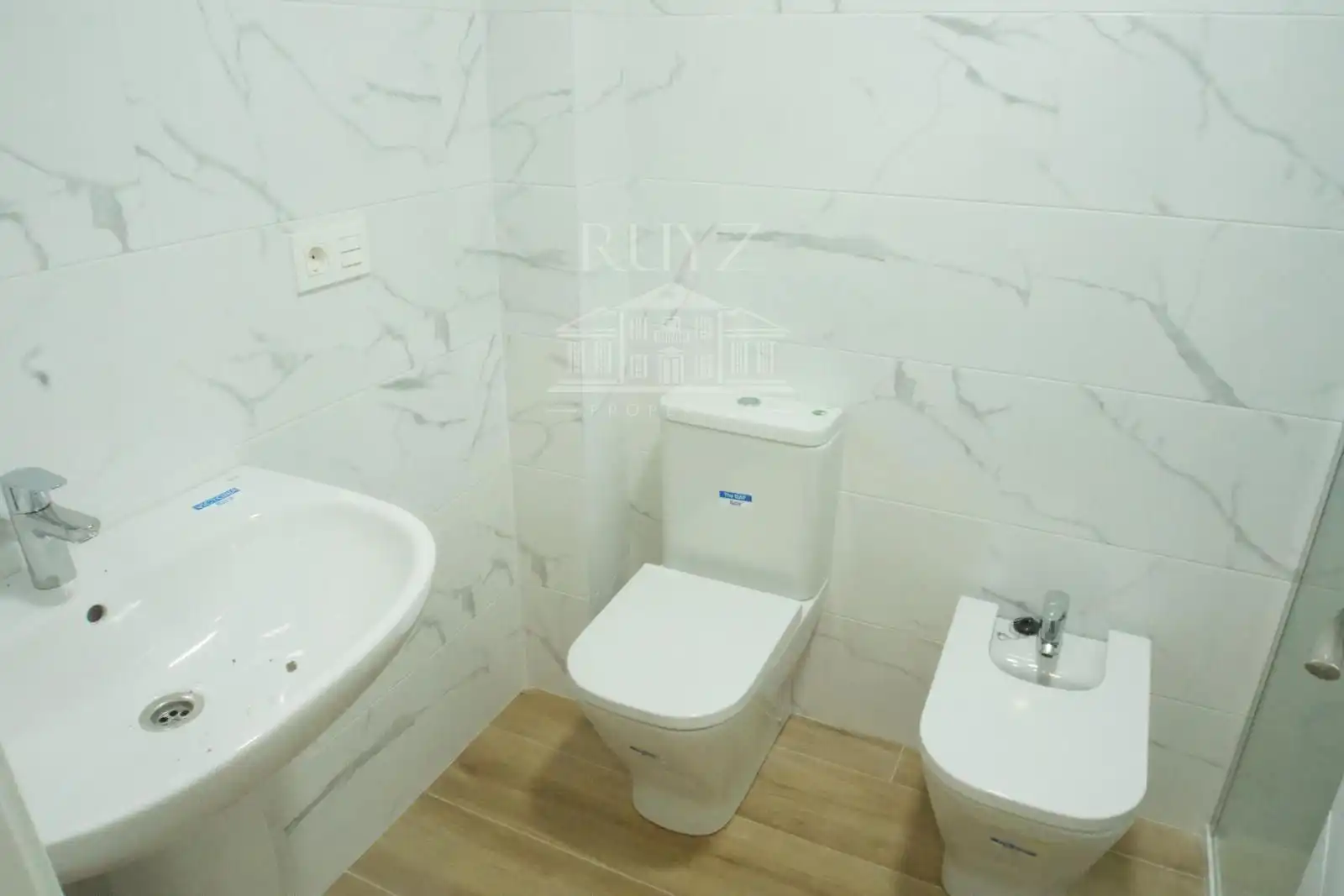 Badezimmer von Büro zur Miete in Motril