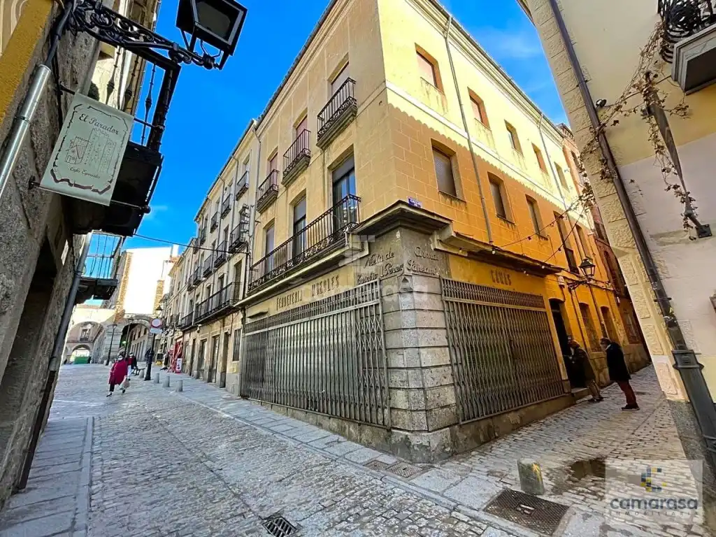 Vista exterior de Edifici en venda en Ávila Capital