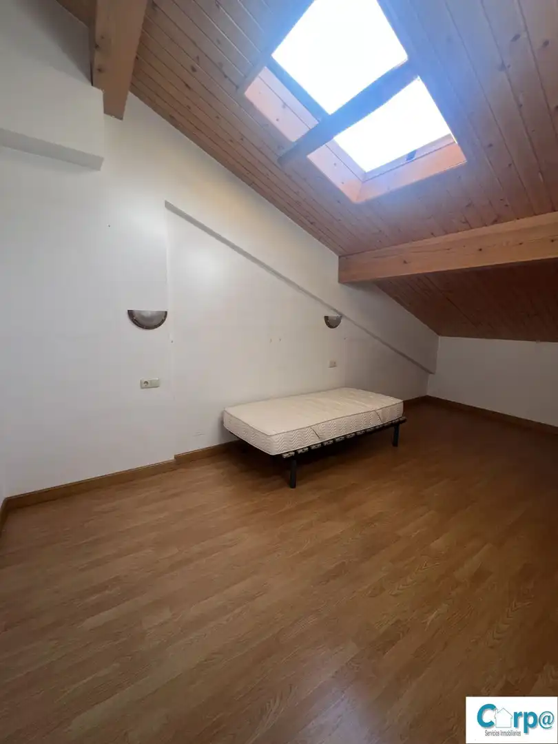 Flat for rent in Puente la Reina / Gares  with Heating, Parquet flooring and Balcony