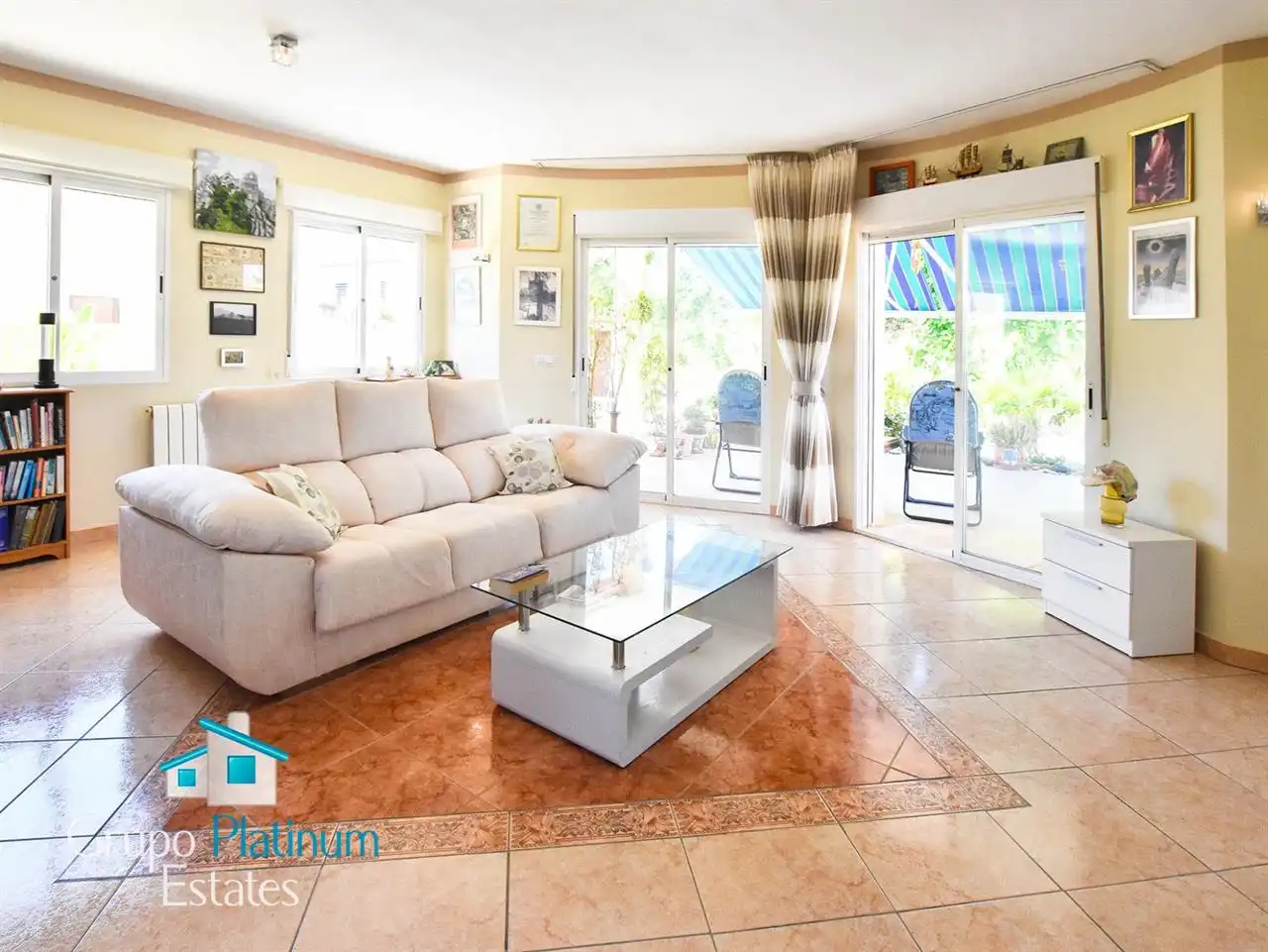 Sala d'estar de Casa o xalet en venda en Águilas amb Aire condicionat, Jardí privat i Piscina
