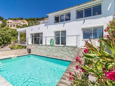 House with pool for sale in Carrer Almería