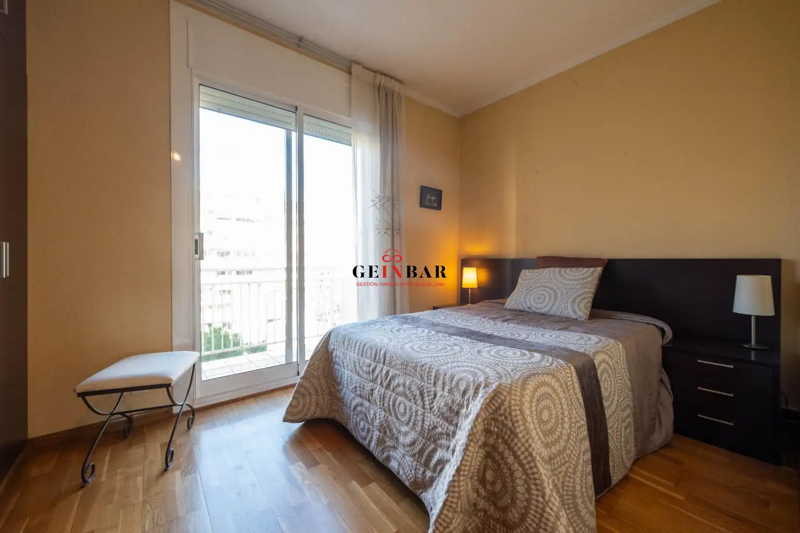 Schlafzimmer von Wohnung zum Verkauf in Barcelona mit Klimaanlage, Heizung und Privatgarten