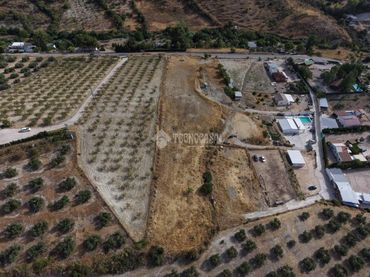 Rustikales Grundstück zum Verkauf in Martos