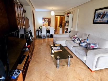 Sala d'estar de Pis en venda en Móstoles amb Calefacció i Terrassa