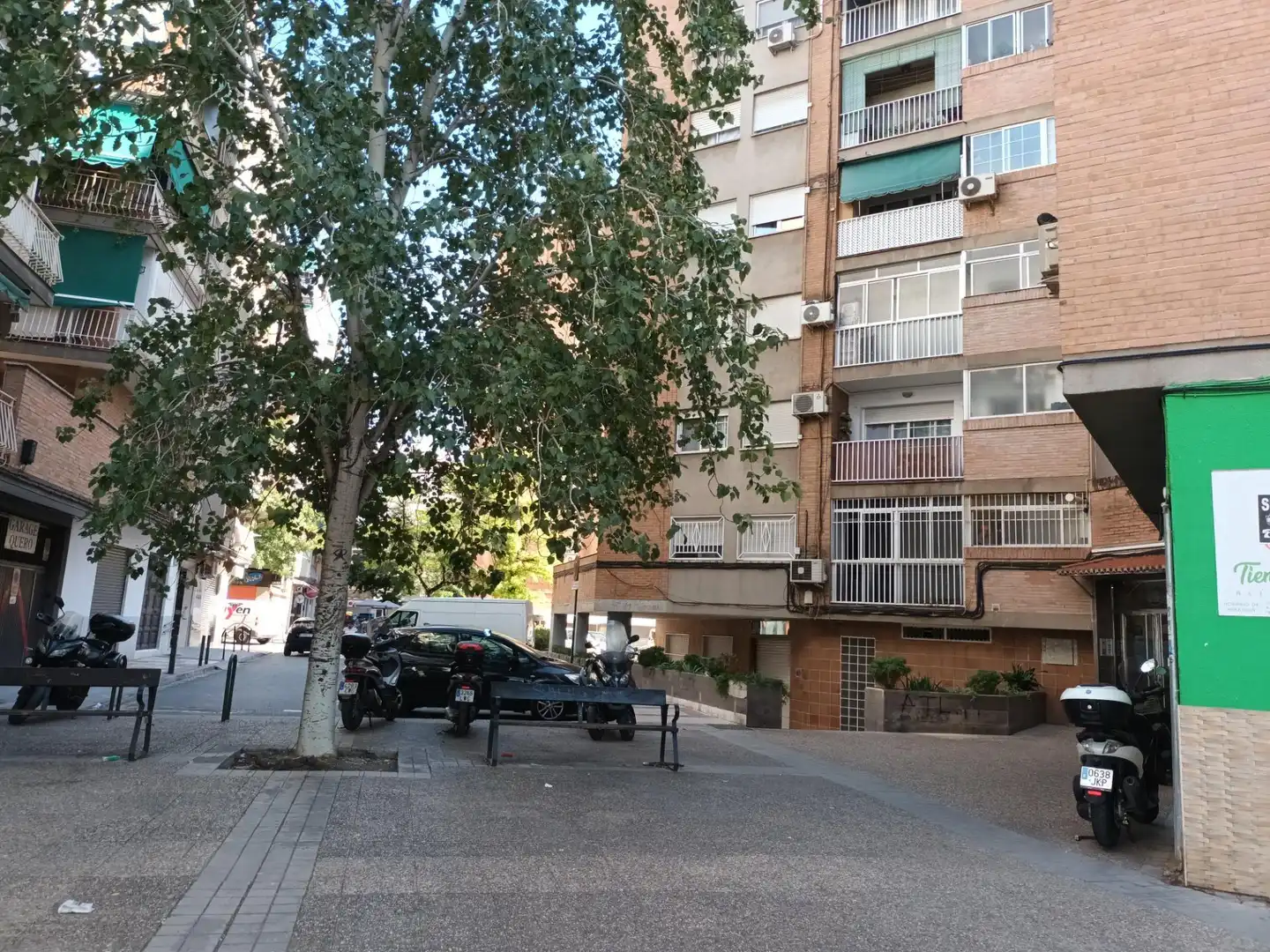 Vista exterior de Garatge en venda en Granada