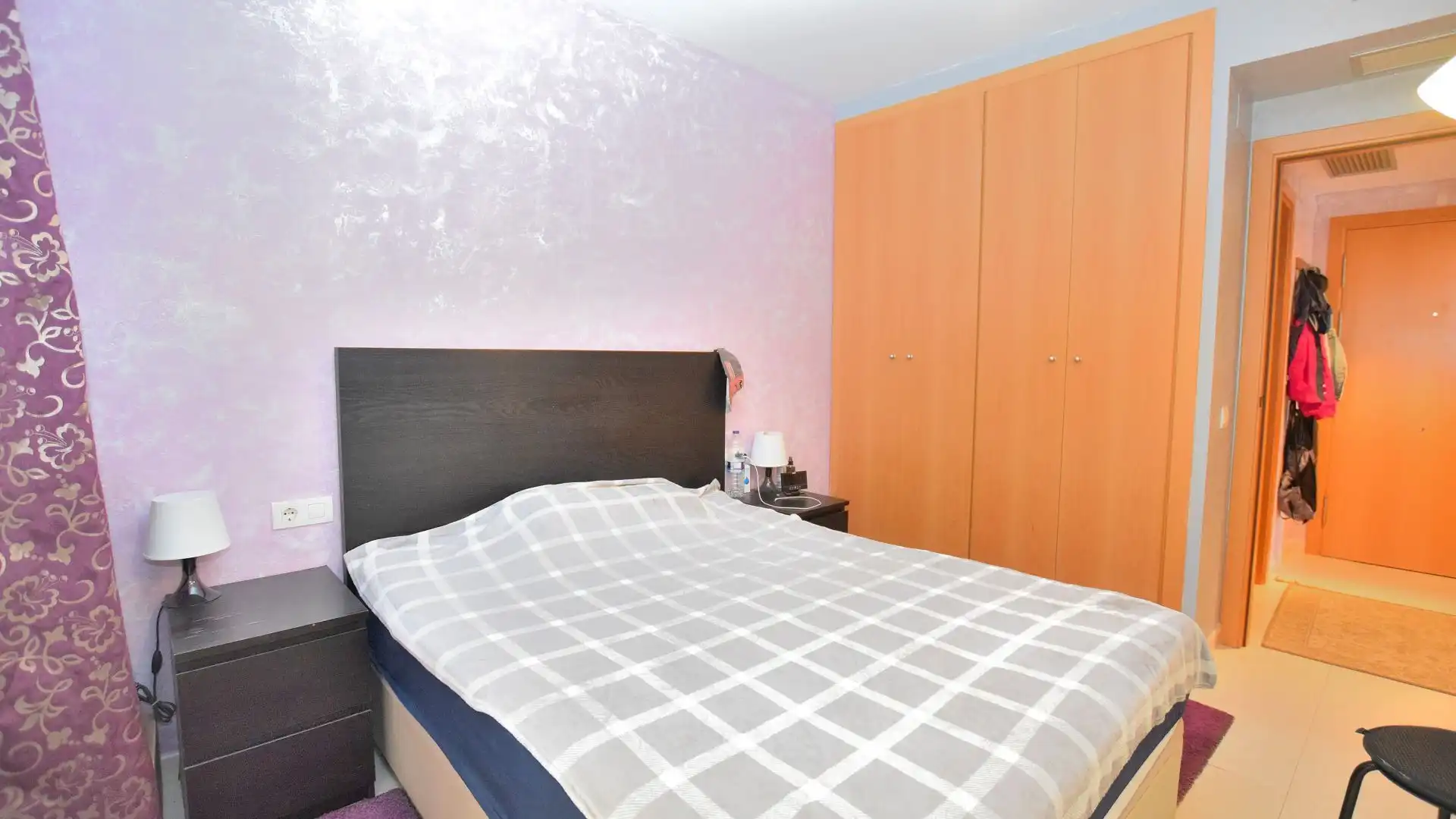 Schlafzimmer von Wohnung zum Verkauf in Salou mit Klimaanlage, Heizung und Privatgarten