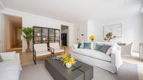 Living room of Flat for sale in  Madrid Capital  with Air Conditioner, Heating and Parquet flooring