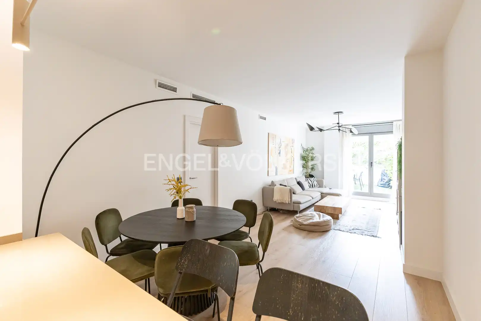 Living room of Ground floor for rent in Madrid  with Air Conditioner, Heating and Private garden