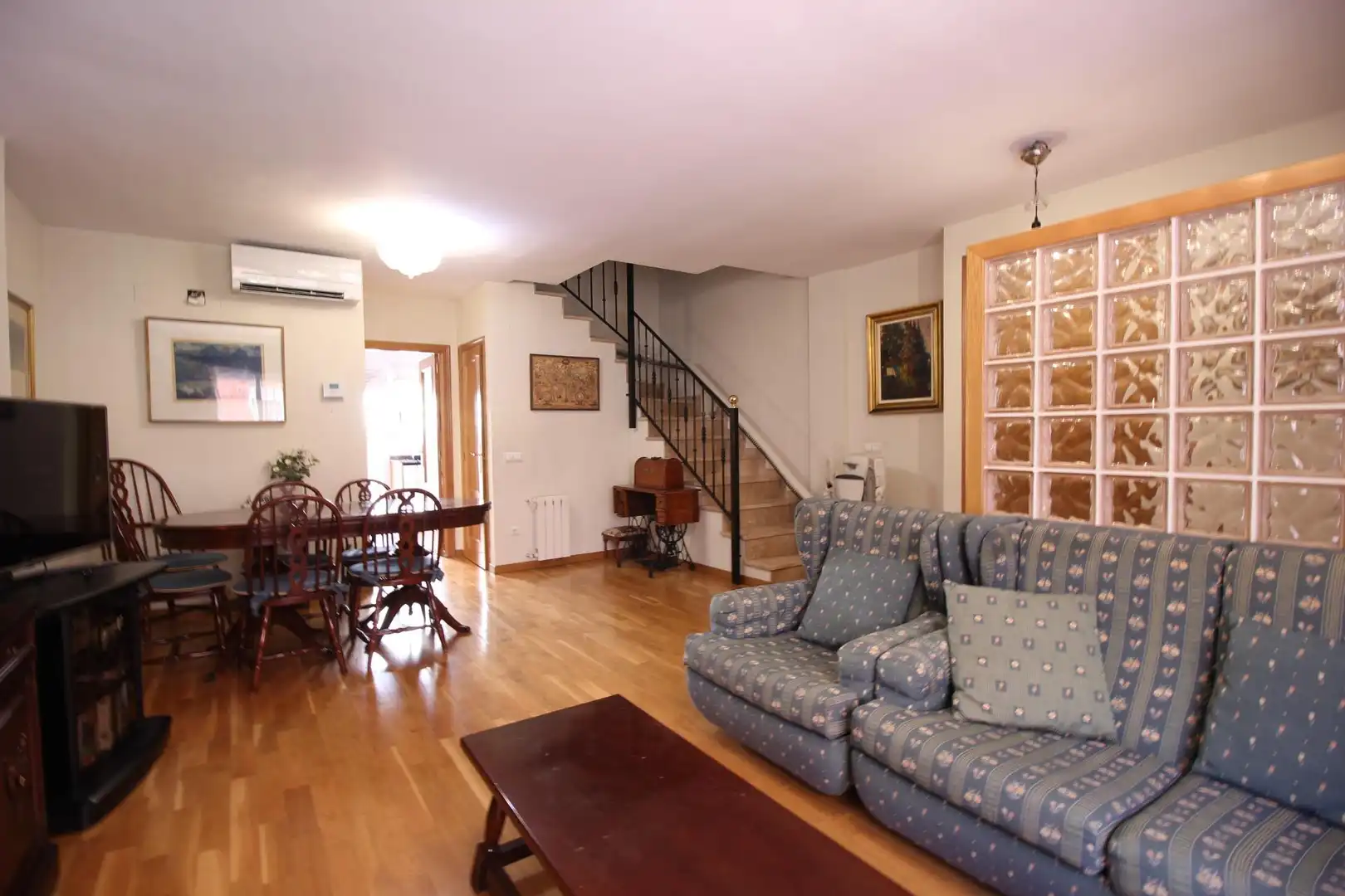 Sala d'estar de Casa adosada en venda en Sagunto / Sagunt amb Aire condicionat, Calefacció i Terrassa