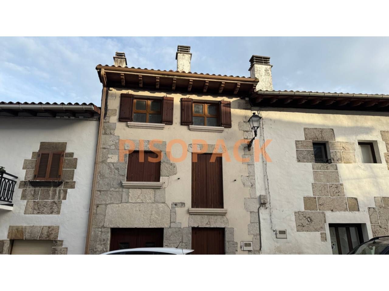Vista exterior de Casa adosada en venda en Uharte-Arakil amb Calefacció i Parquet