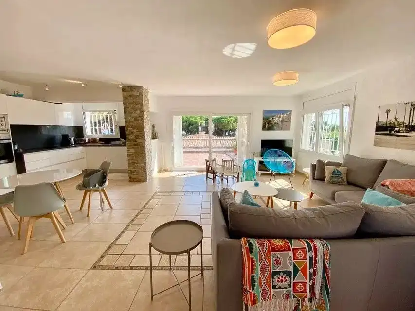 Sala d'estar de Casa o xalet en venda en Lloret de Mar amb Aire condicionat, Calefacció i Jardí privat