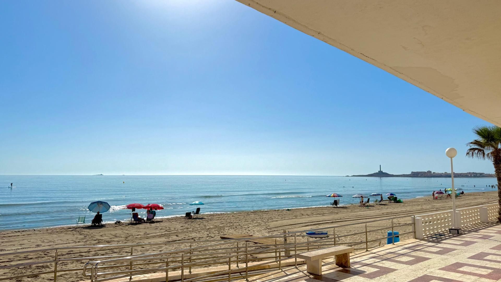 Planta baixa en venda en La Manga del Mar Menor amb Calefacció, Terrassa i Piscina comunitària