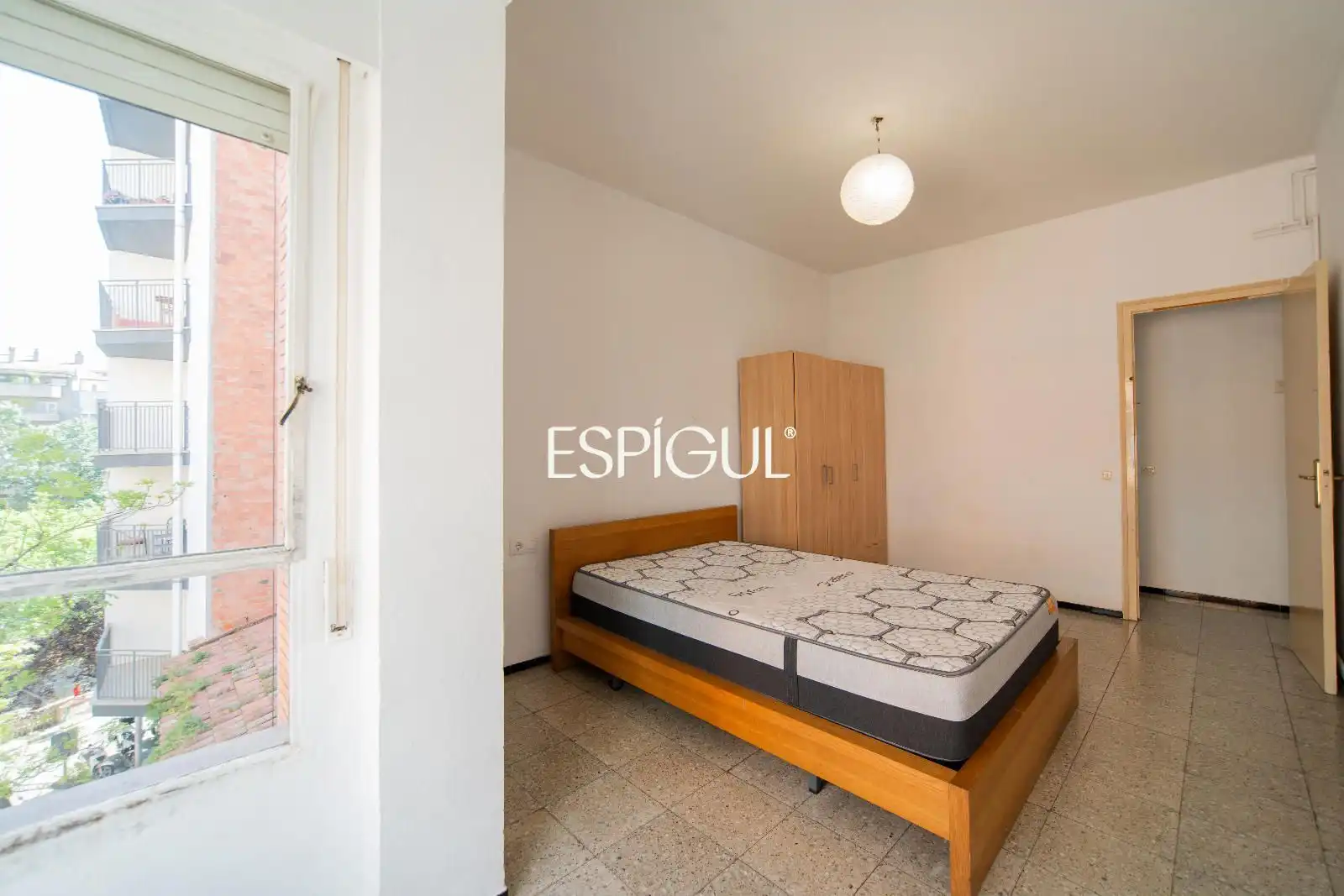 Habitación de Piso en venta en Girona con Calefacción, Terraza y Amueblado