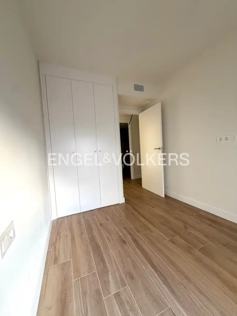 Bedroom of Flat for rent in Valencia  with Air Conditioner, Heating and Private garden