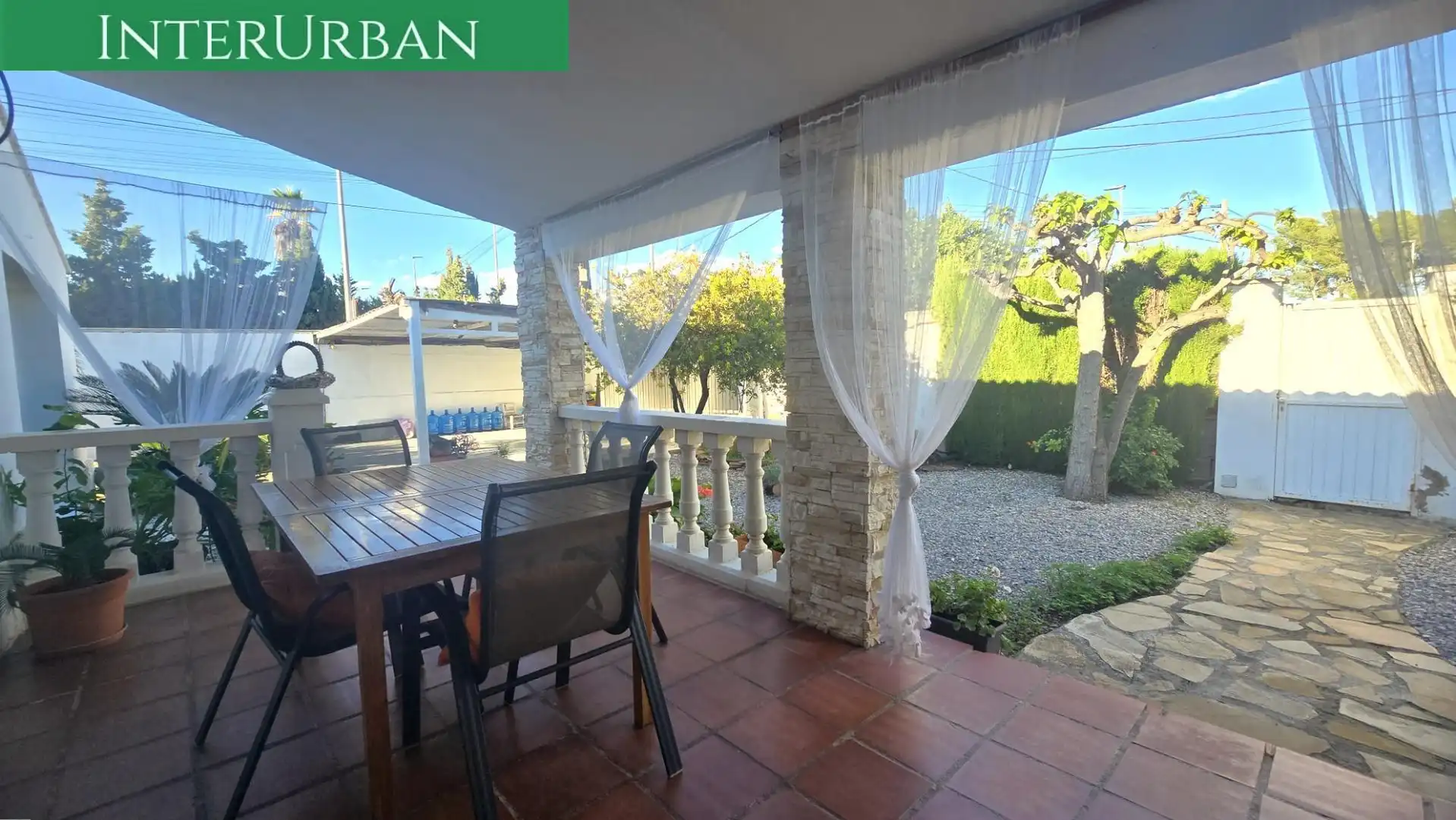 Terrassa de Casa o xalet en venda en La Pobla de Vallbona amb Aire condicionat, Calefacció i Jardí privat
