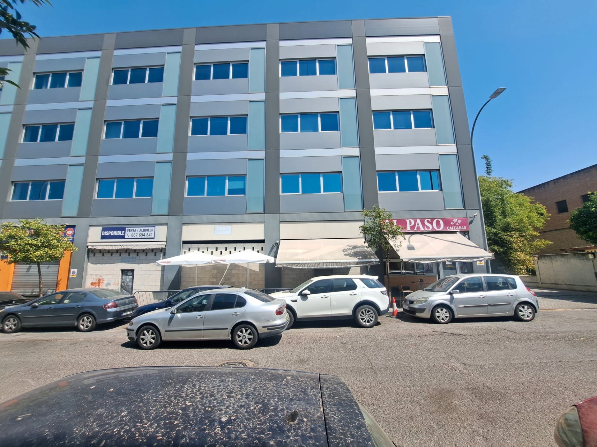 Vista exterior de Local en venda en  Sevilla Capital