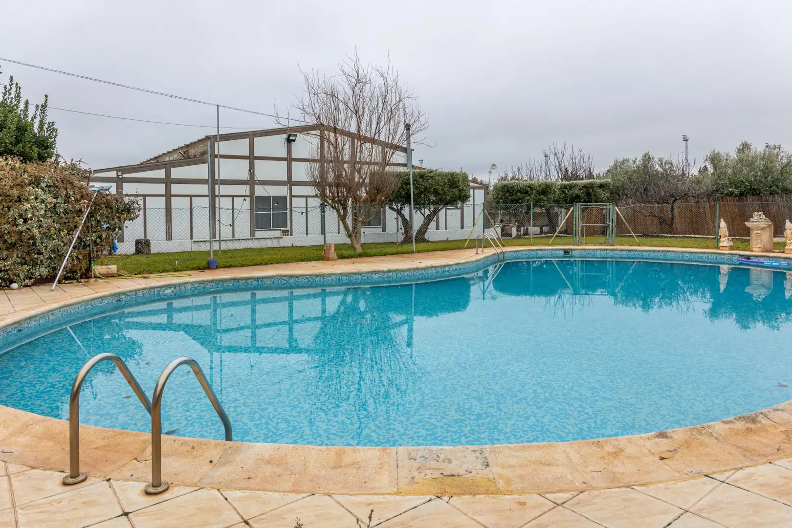 Piscina de Casa o xalet en venda en Baza amb Jardí privat, Terrassa i Piscina