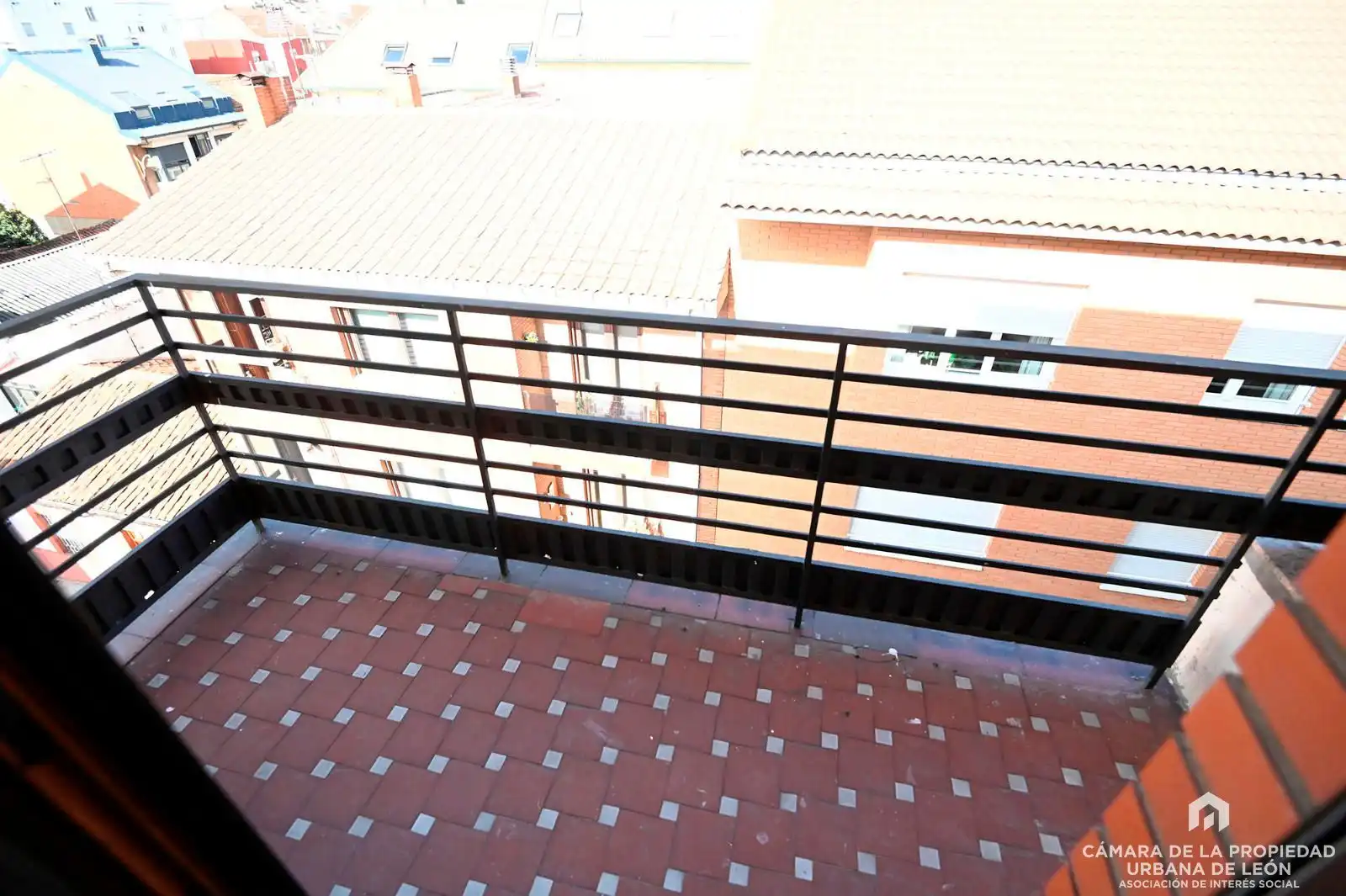 Terraza de Piso en venta en León Capital  con Calefacción y Trastero