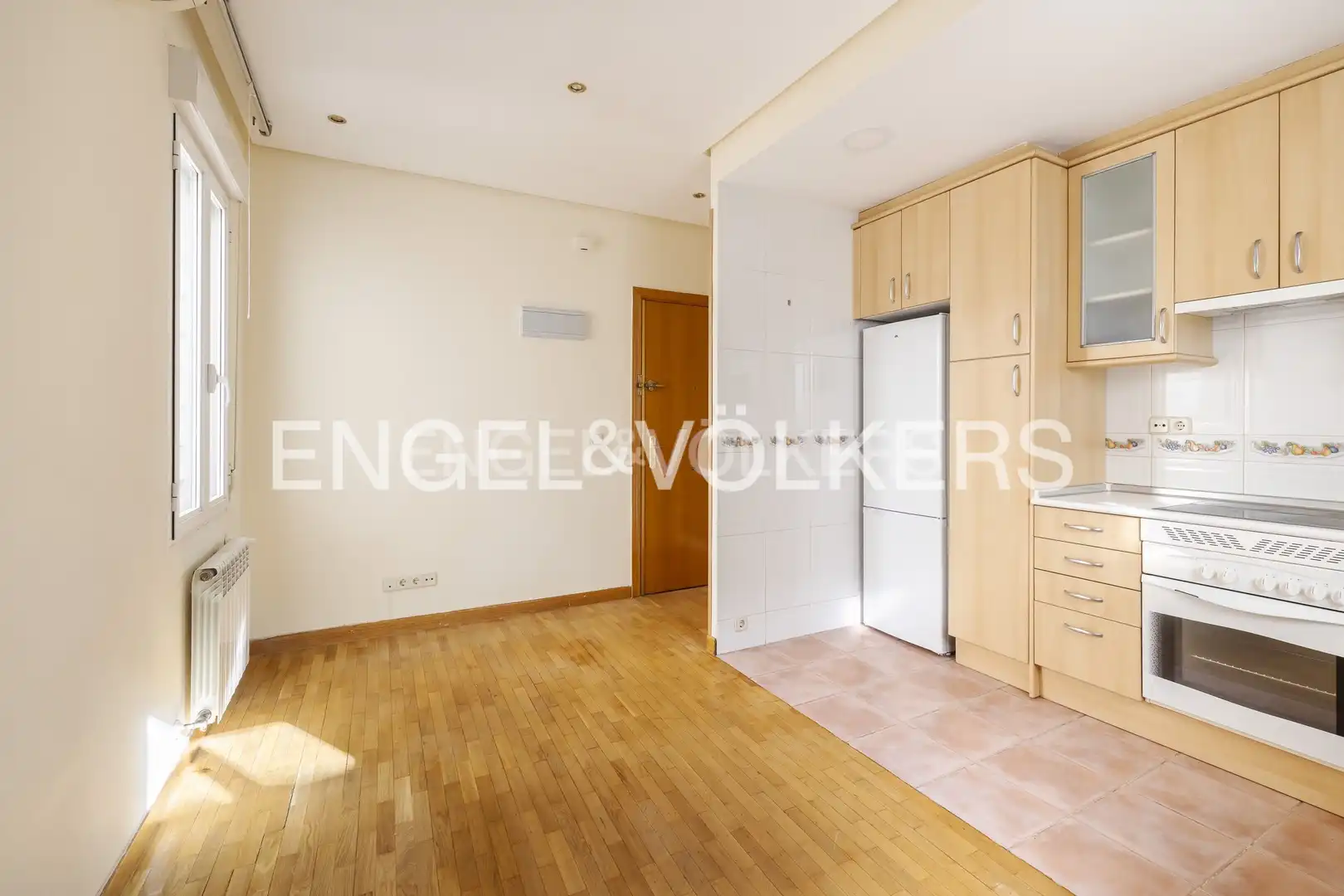 Kitchen of Flat for rent in Madrid  with Air Conditioner, Heating and Parquet flooring