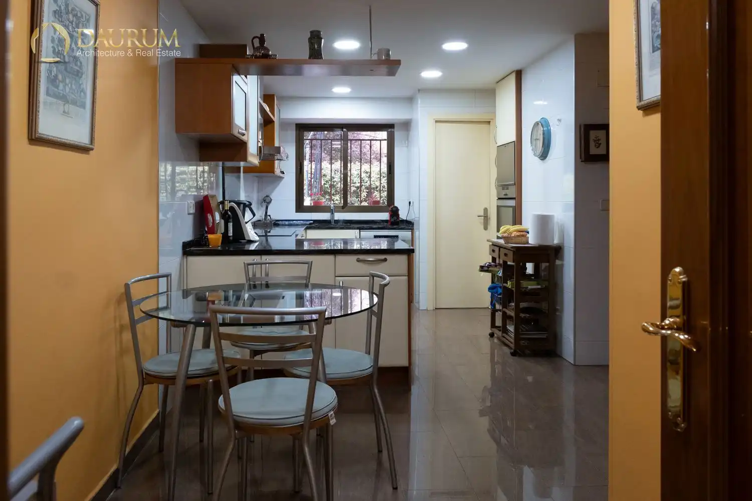Cocina de Casa adosada en venta en Madrid con Aire acondicionado, Calefacción y Terraza