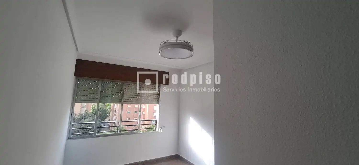 Dormitori de Pis de lloguer en Murcia amb Terrassa i Traster