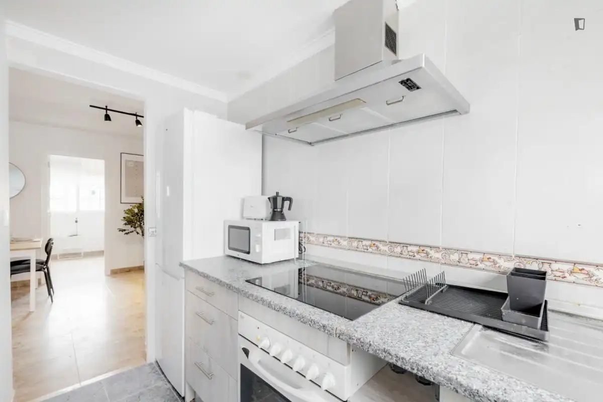 Cuina de Apartament per a compartir en Jerez de la Frontera amb Moblat, Rentadora i Microones