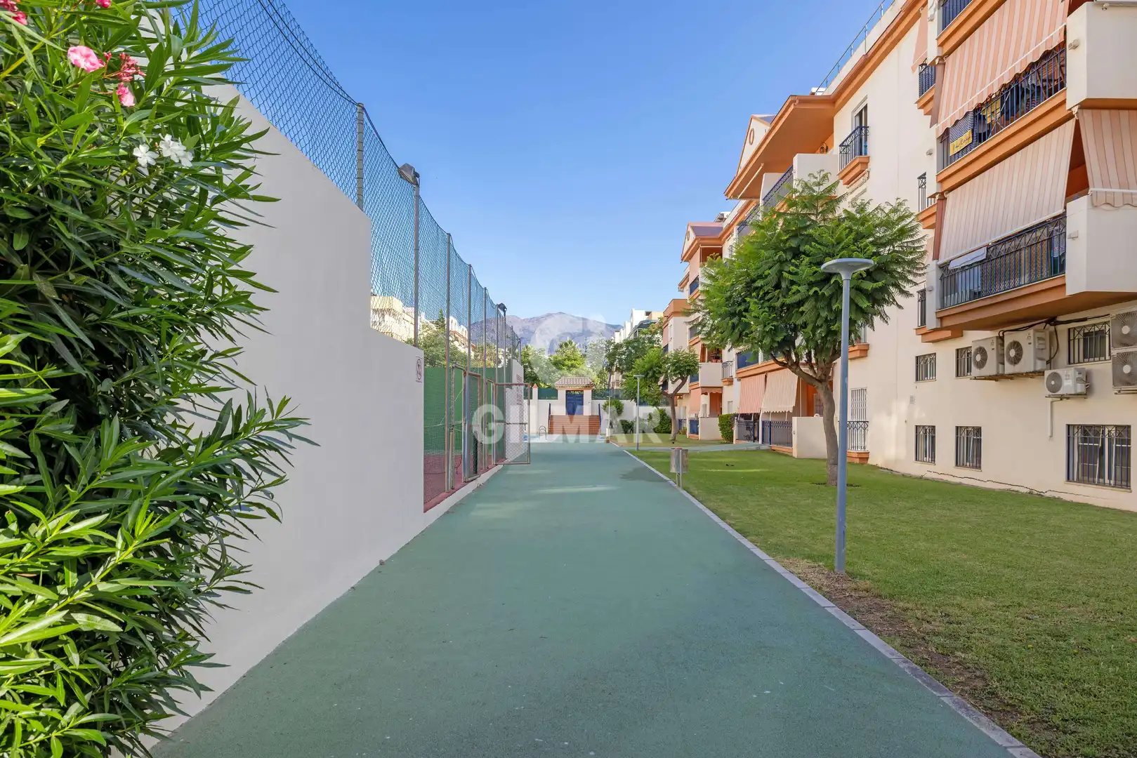 Vista exterior de Àtic en venda en Estepona amb Calefacció, Piscina i Balcó
