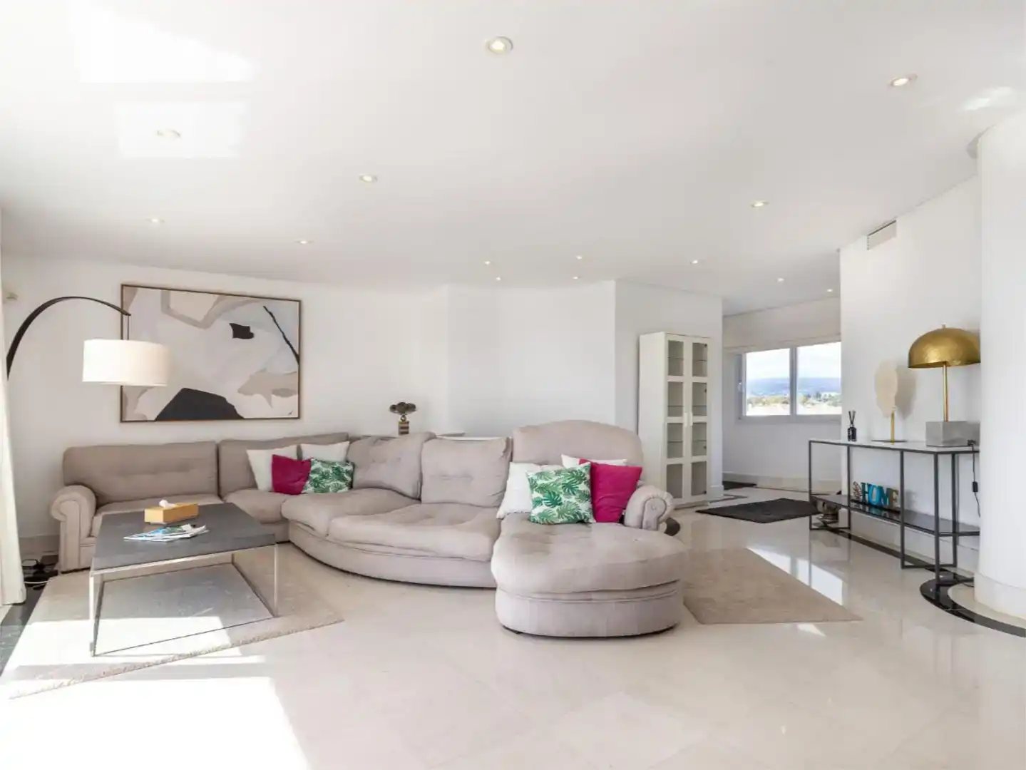 Living room of Flat for rent in Marbella  with Air Conditioner, Swimming Pool and Balcony
